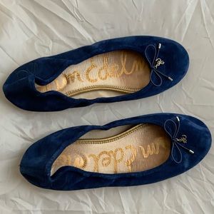 Blue ballet flat